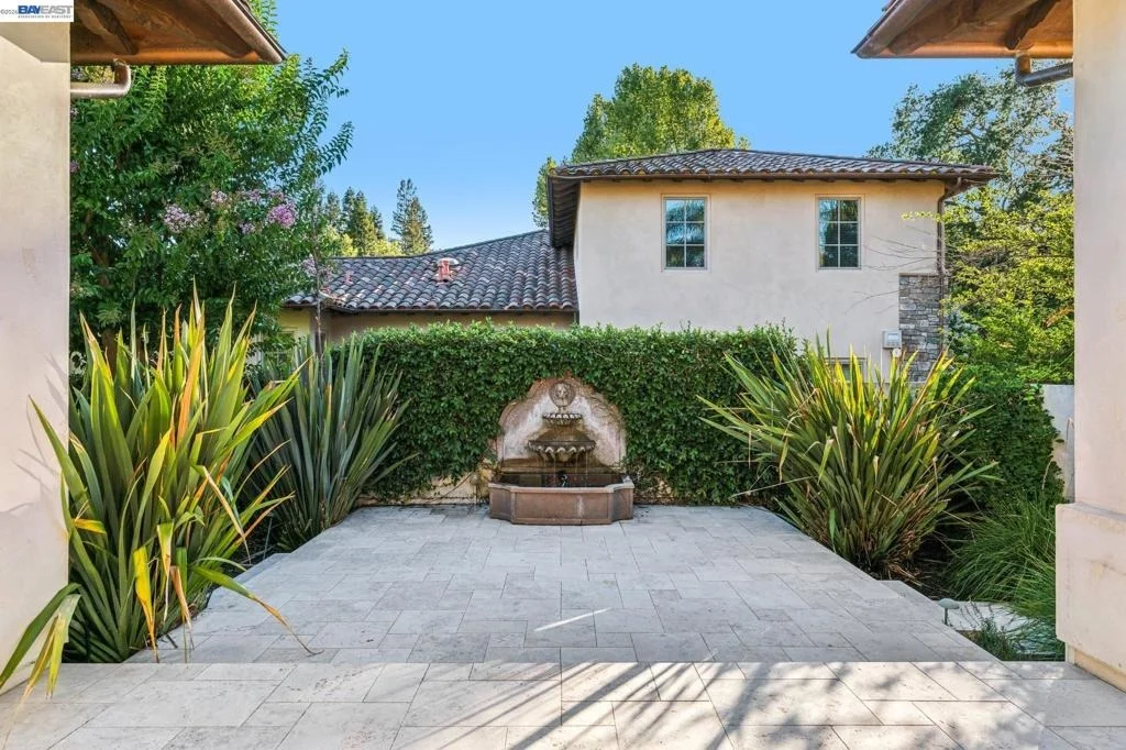 Photo of 1439 Vine Ln