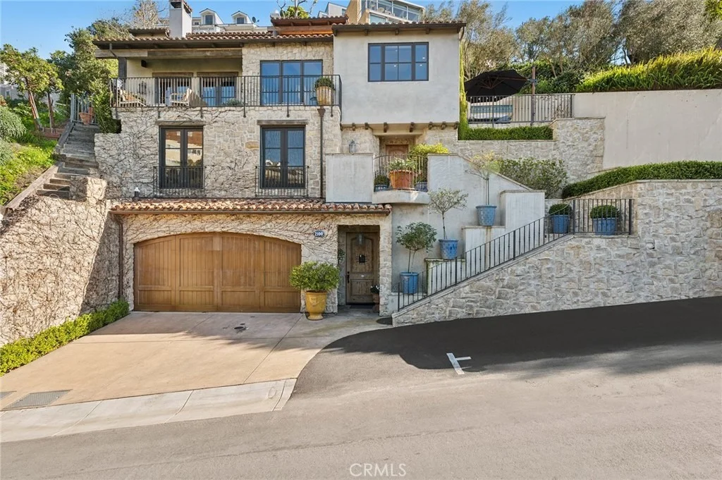 Photo of 2100 Crestview Drive