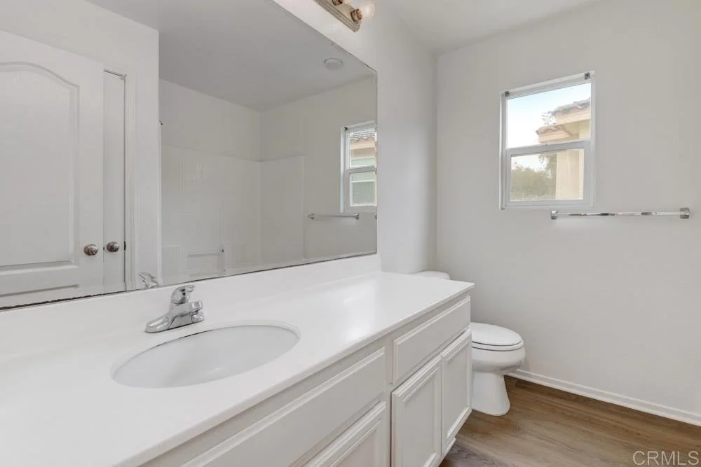 Photo of 870 Avenida Abeja