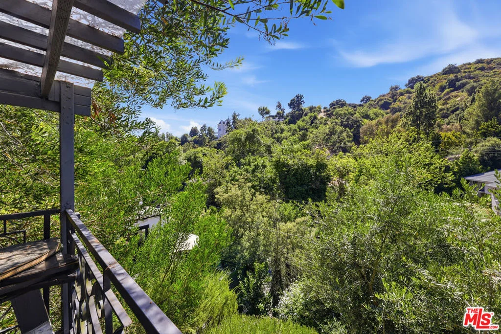 Photo of 2300 Benedict Canyon Drive