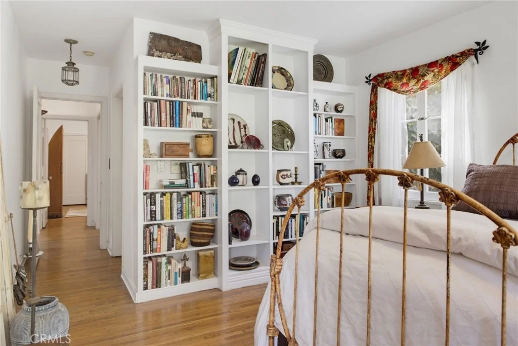 Photo of 2243 Cloverfield Boulevard