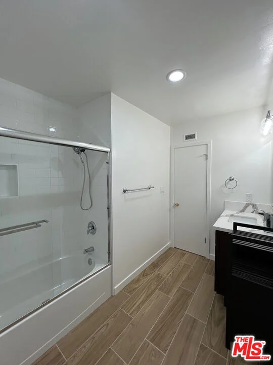 Photo of 1412 W Baker Avenue