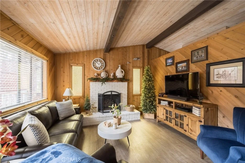 Photo of 824 Mountain Lane