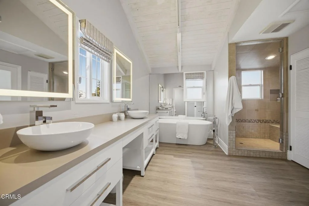 Photo of 1410 Marine Way