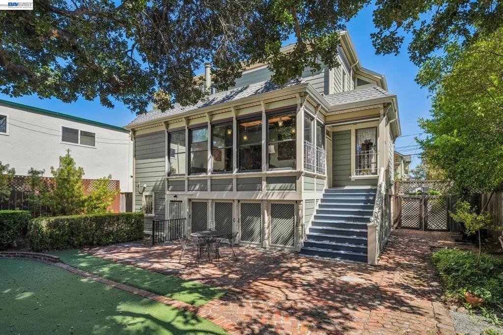 Photo of 2242 San Antonio Ave