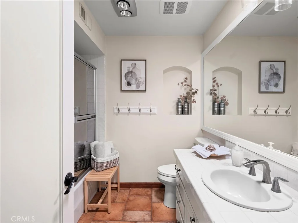 Photo of Unit 307 at 575 Esplanade