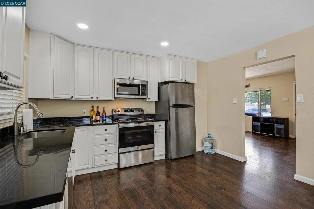 Photo of 7 Lawrence Ave