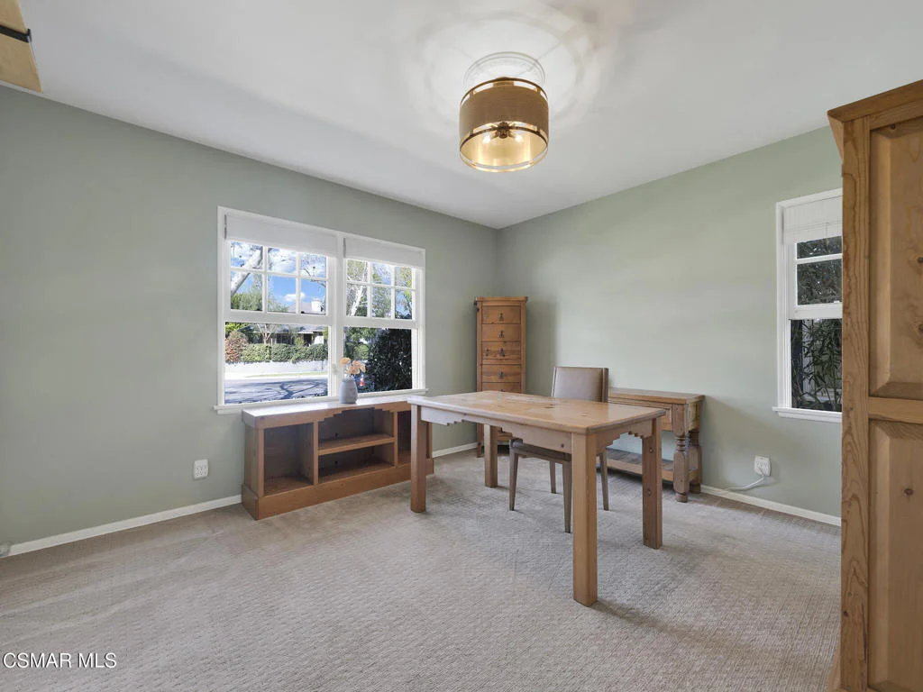 Photo of 1524 W Riverside Drive