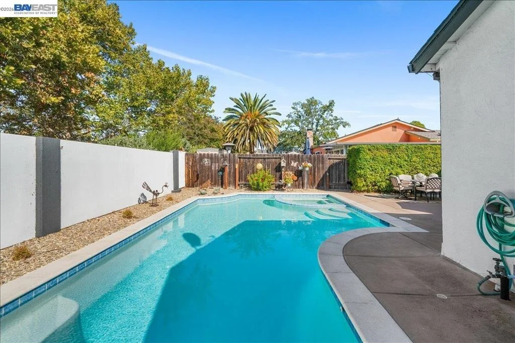 Photo of 586 Colusa Way