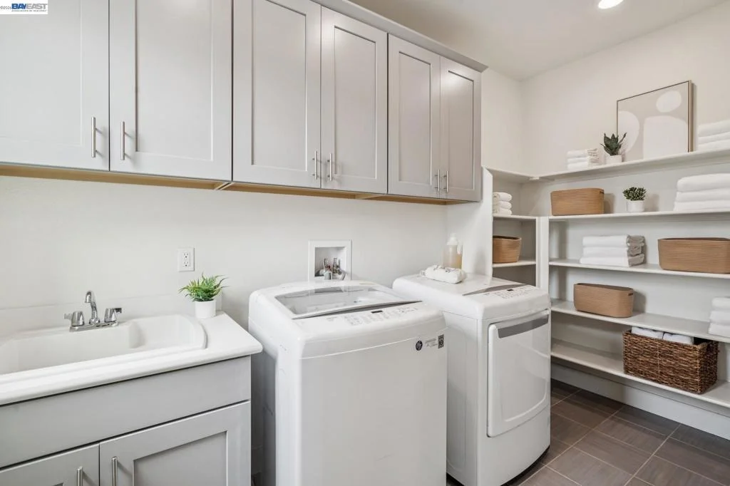 Photo of 1568 Clement Ave