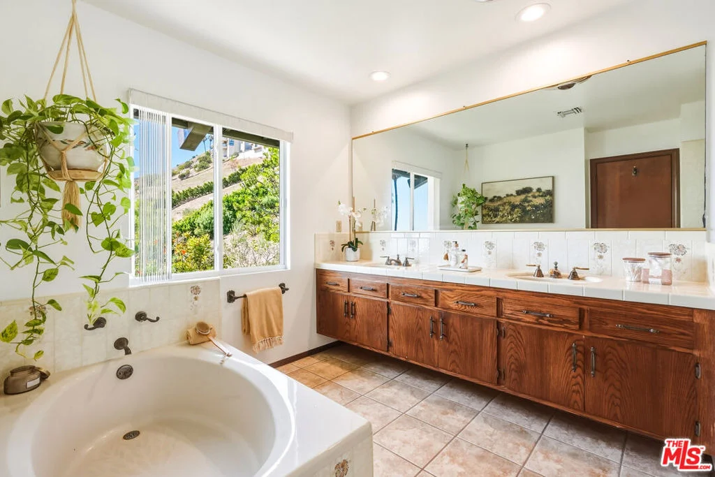 Photo of 5461 Horizon Drive