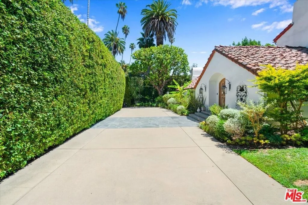 Photo of 523 N Beverly Drive