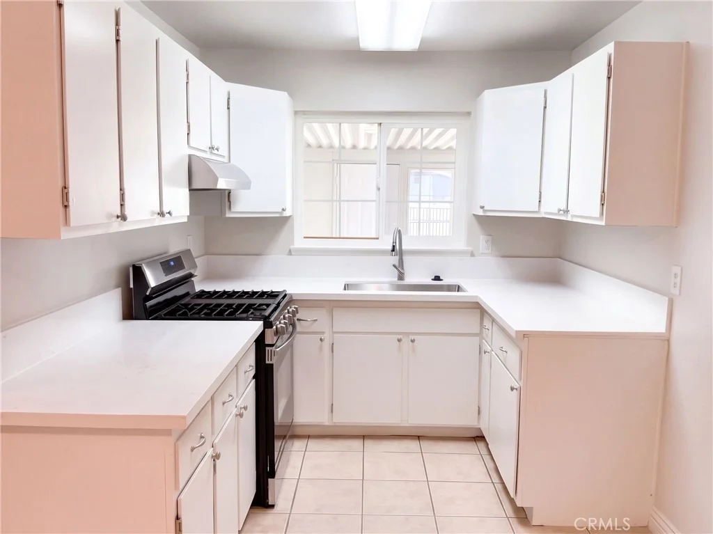 Photo of 695 N Pepper Avenue