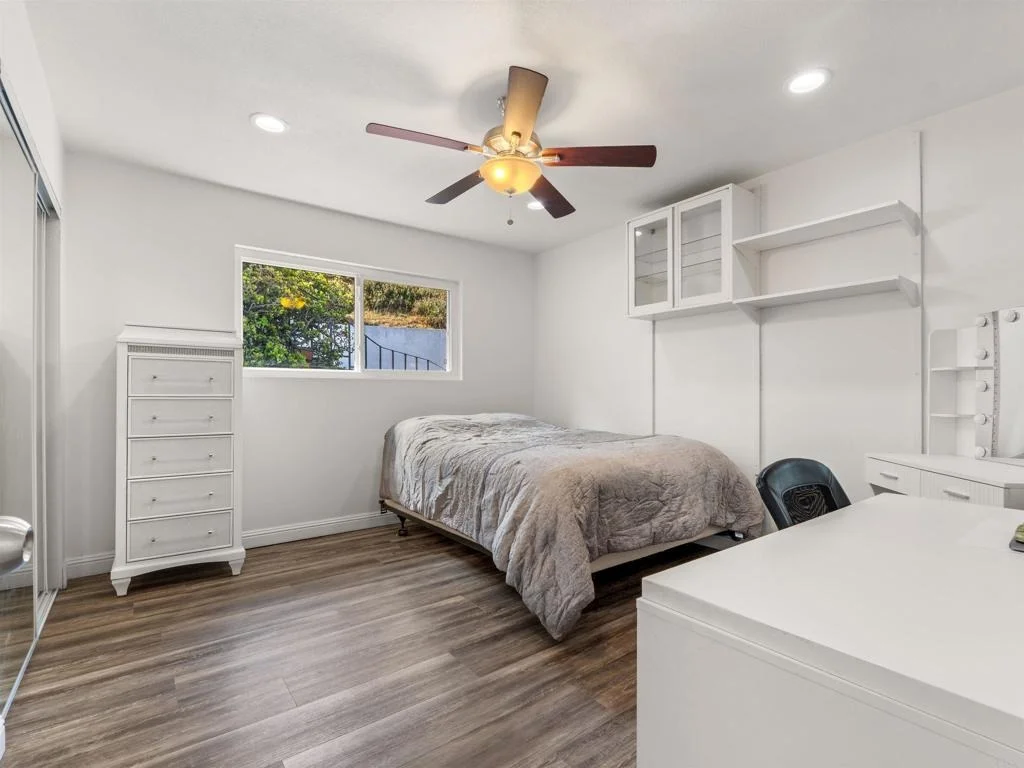 Photo of 2443 Helix Street