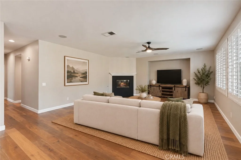 Photo of 45000 Vine Cliff