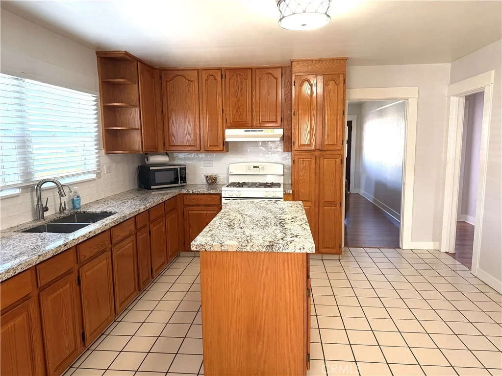Photo of 1572 Hillcrest