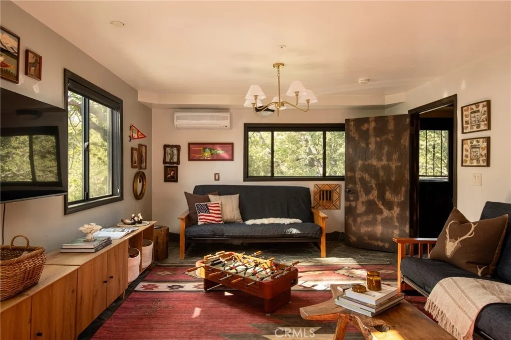 Photo of 942 Lake Edge