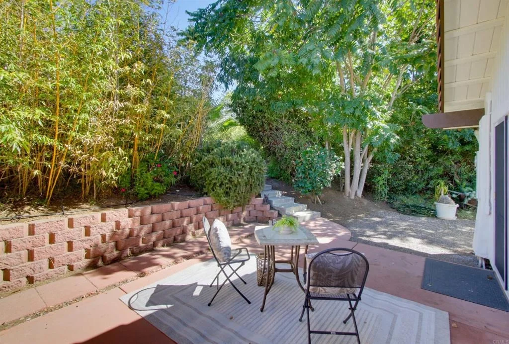Photo of 4580 El Mirlo