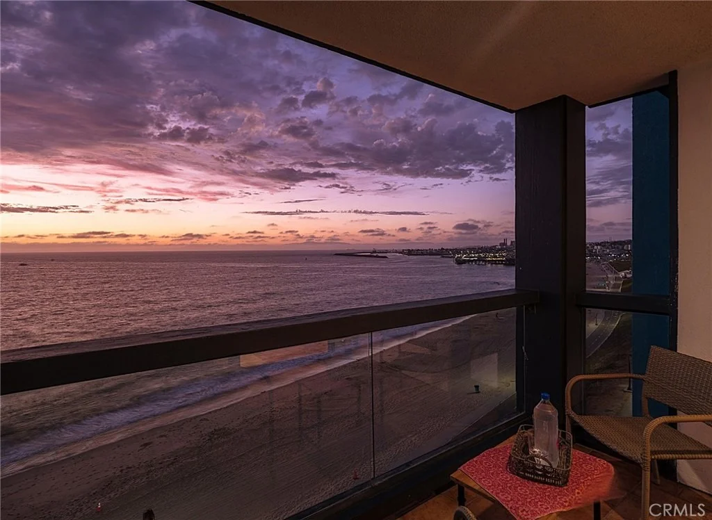 Photo of Unit 307 at 575 Esplanade