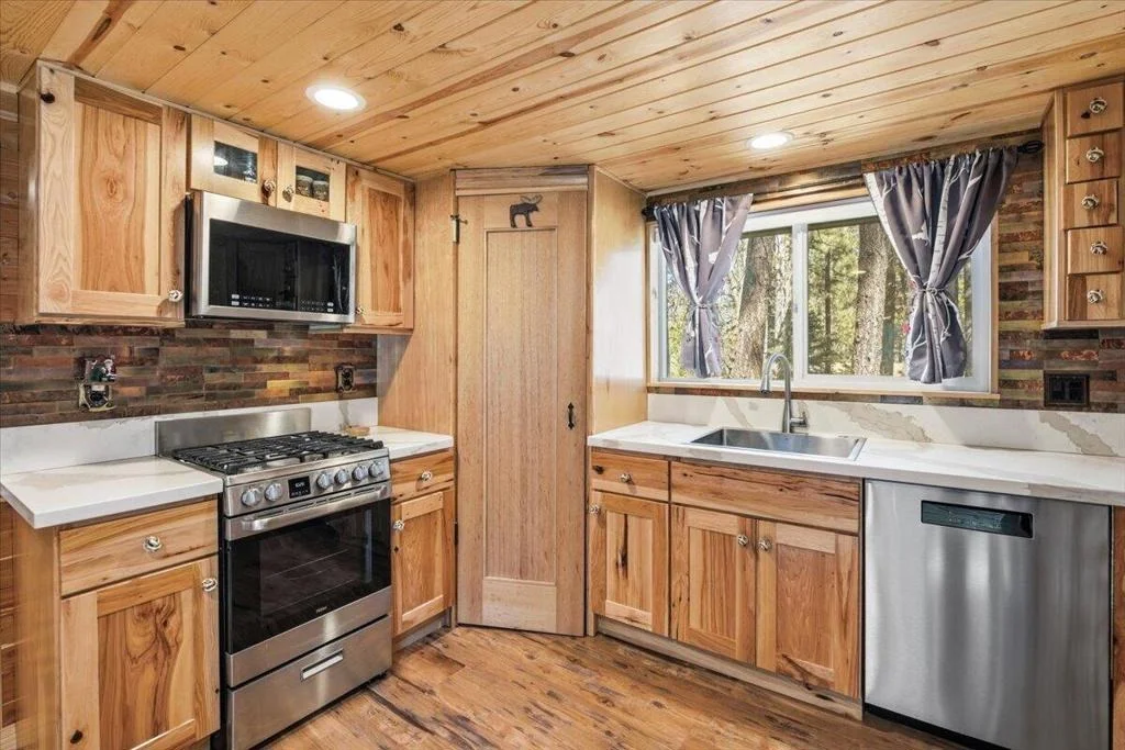 Photo of 830 Oriole Drive