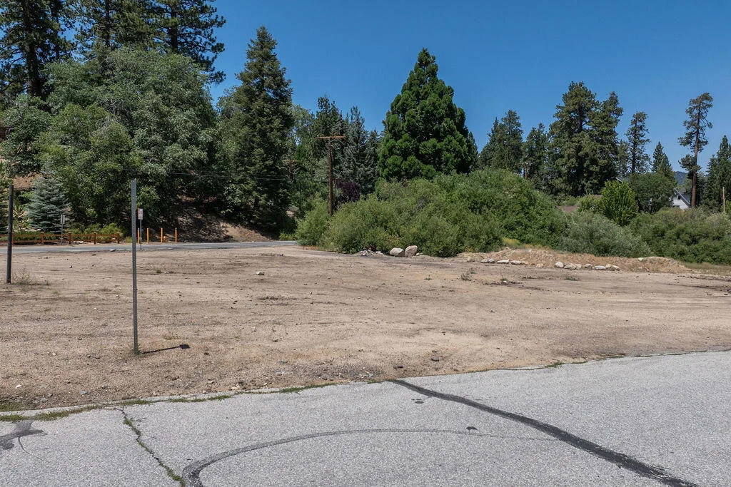 Photo of 990 Pine Knot Avenue