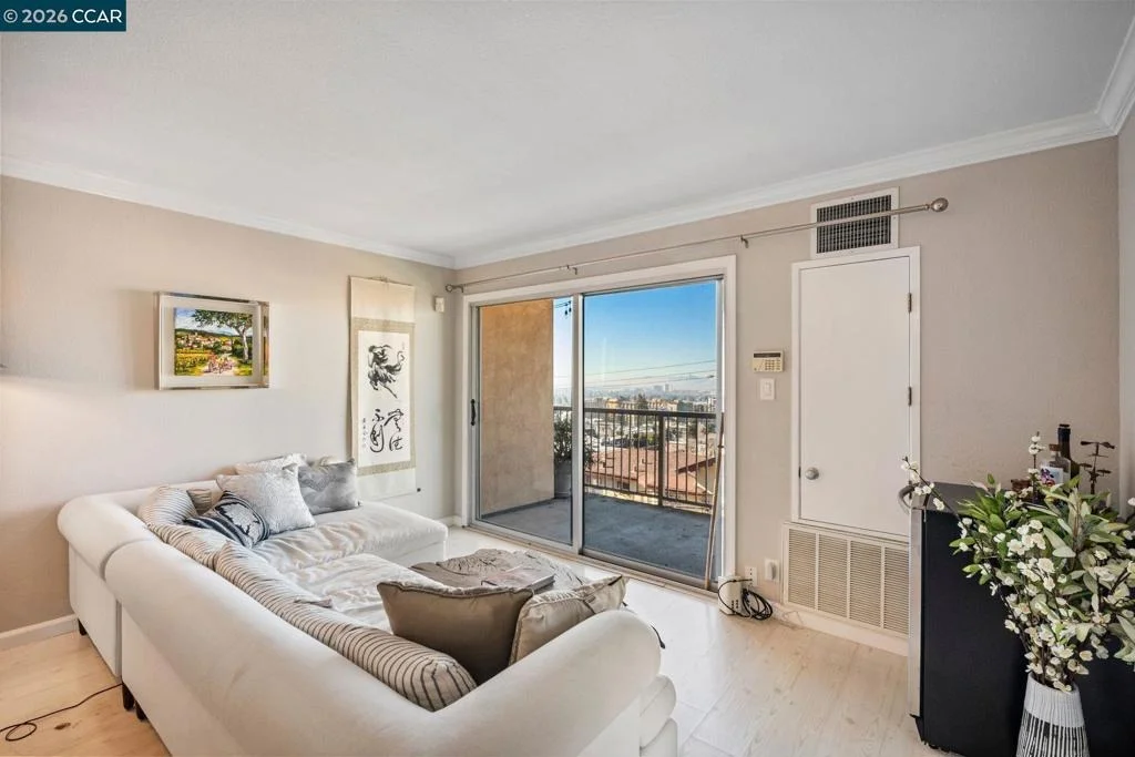Photo of Unit 304 at 2 Panoramic Way