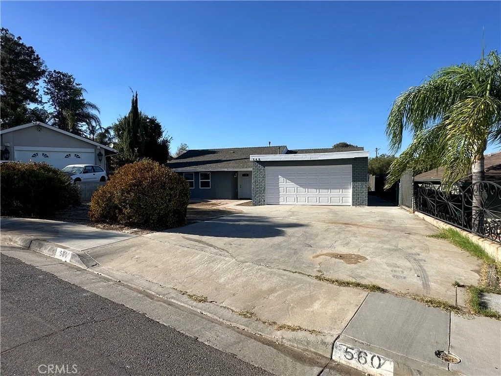 Photo of 560 W 10th Street