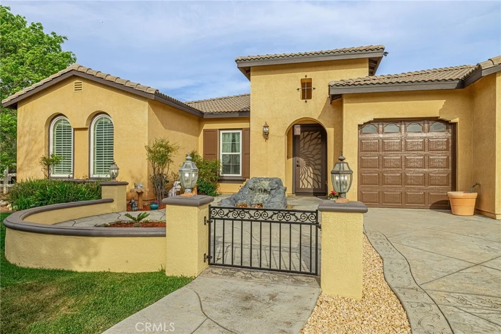 Photo of 33442 Desert Road