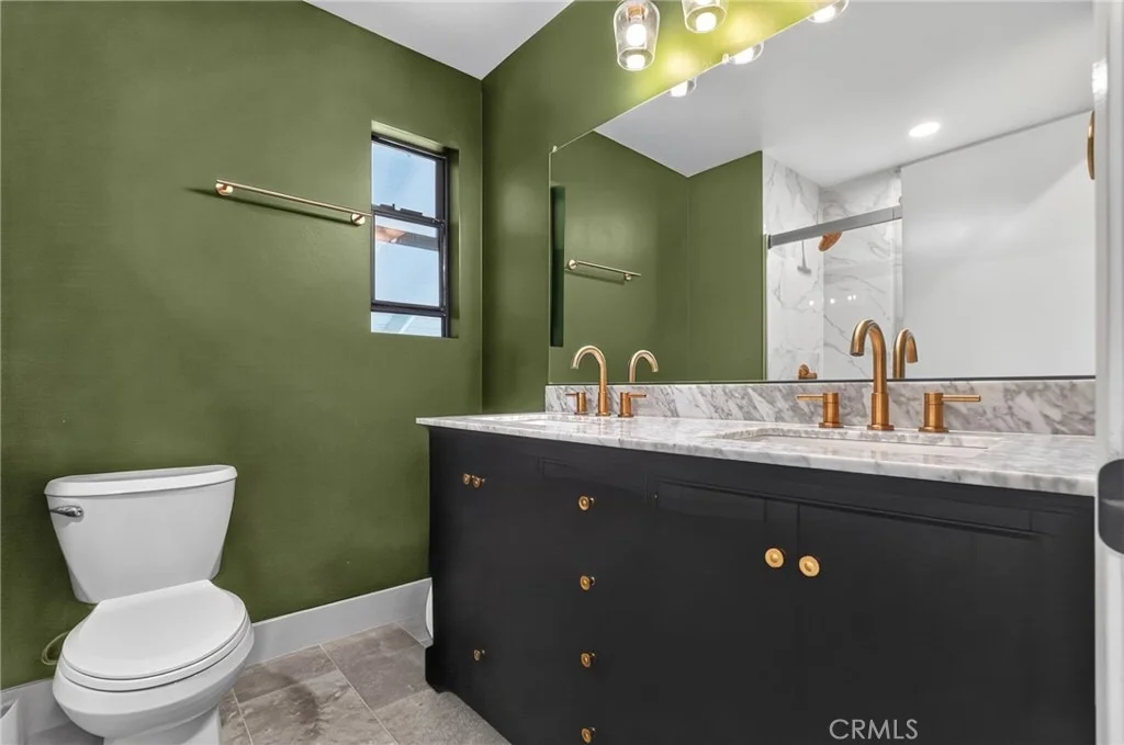 Photo of 1455 Darwin