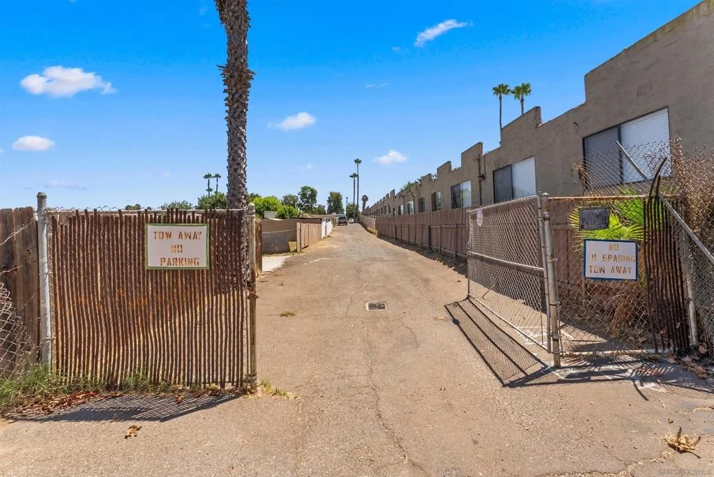 Photo of 317 W Chase Ave W