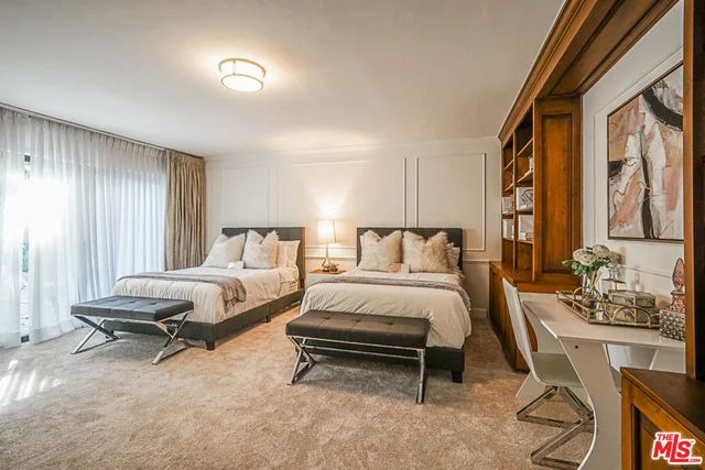 Photo of 517 N Rodeo Drive