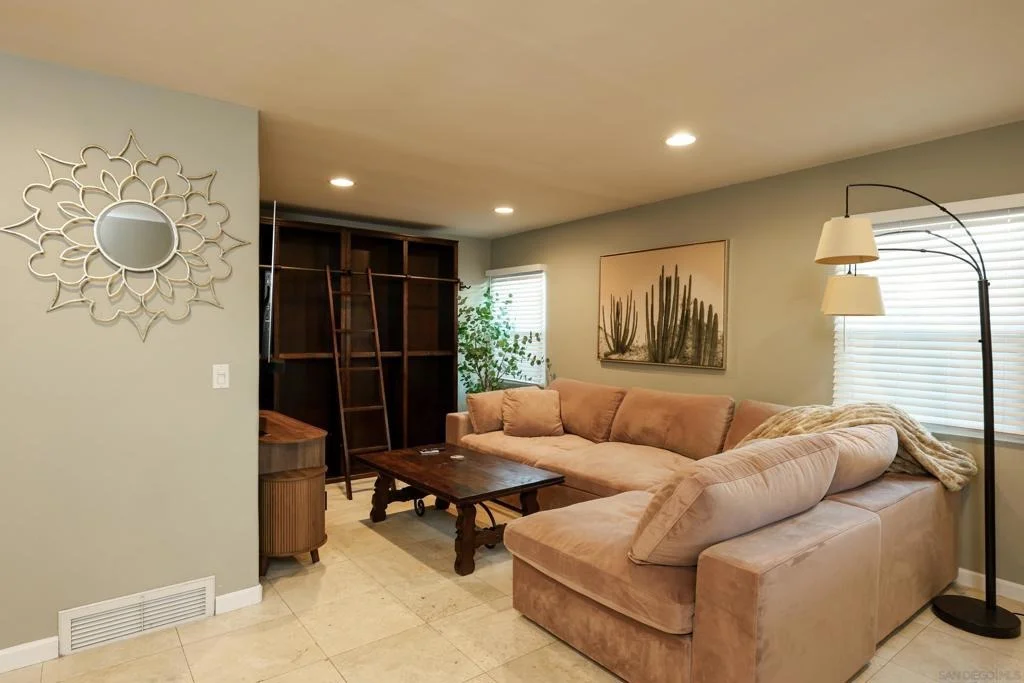 Photo of 6475 Malcolm Dr