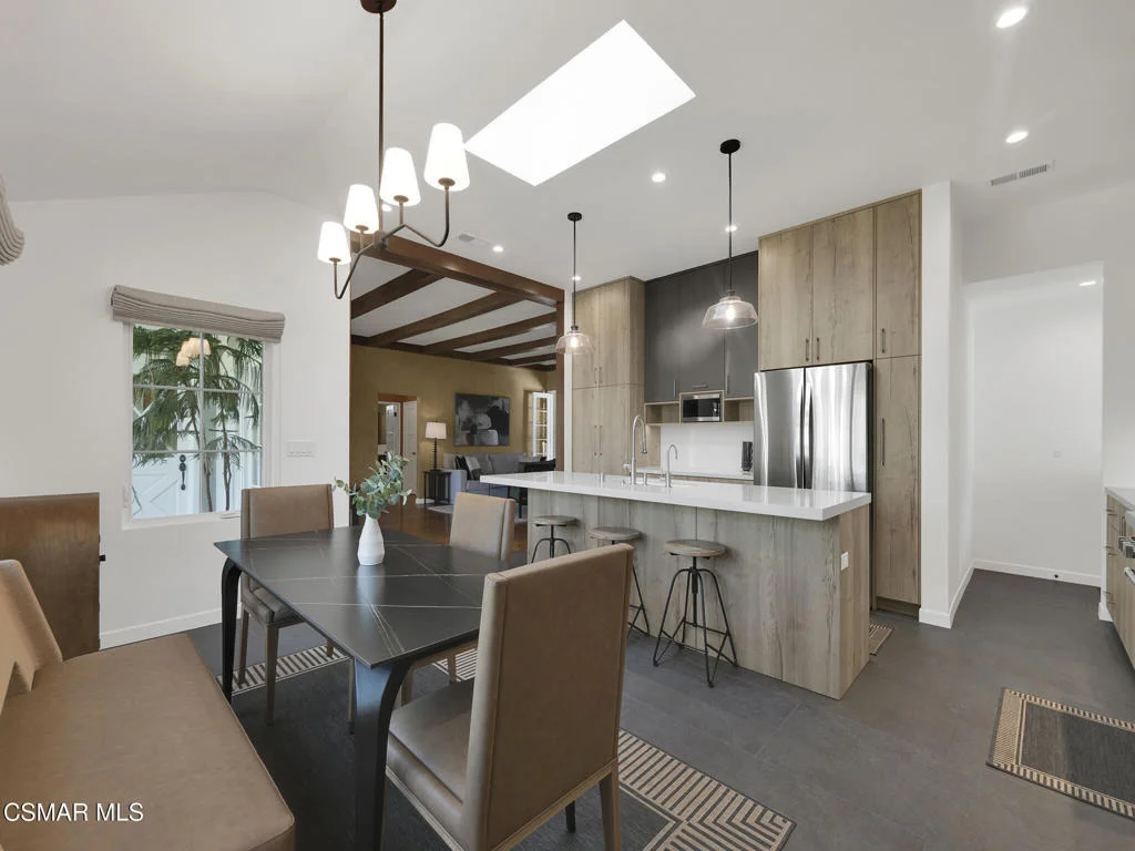 Photo of 1524 W Riverside Drive