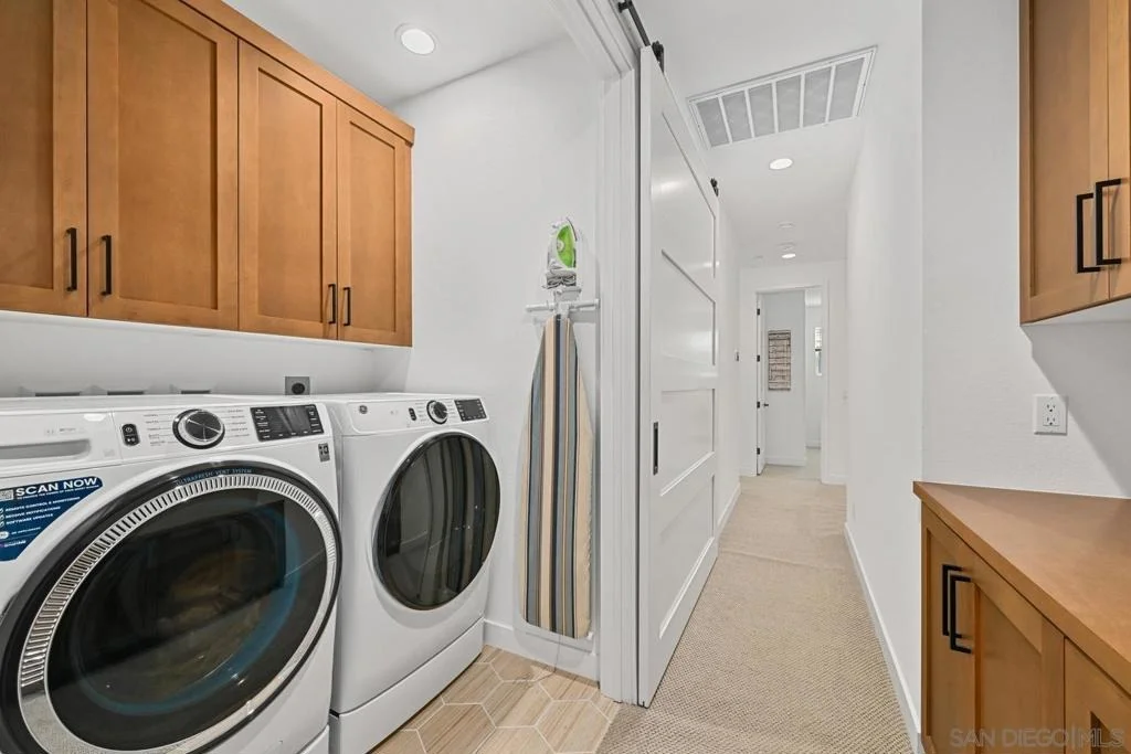 Photo of 1156 E Cove Pl.