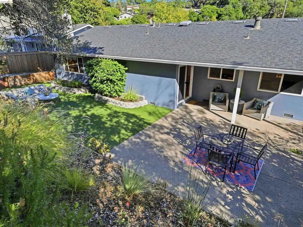 Photo of 255 Knight Dr