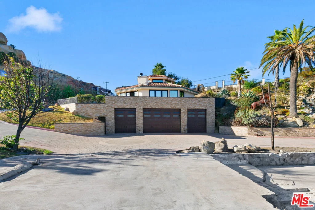 Photo of 23010 Saddle Peak Road