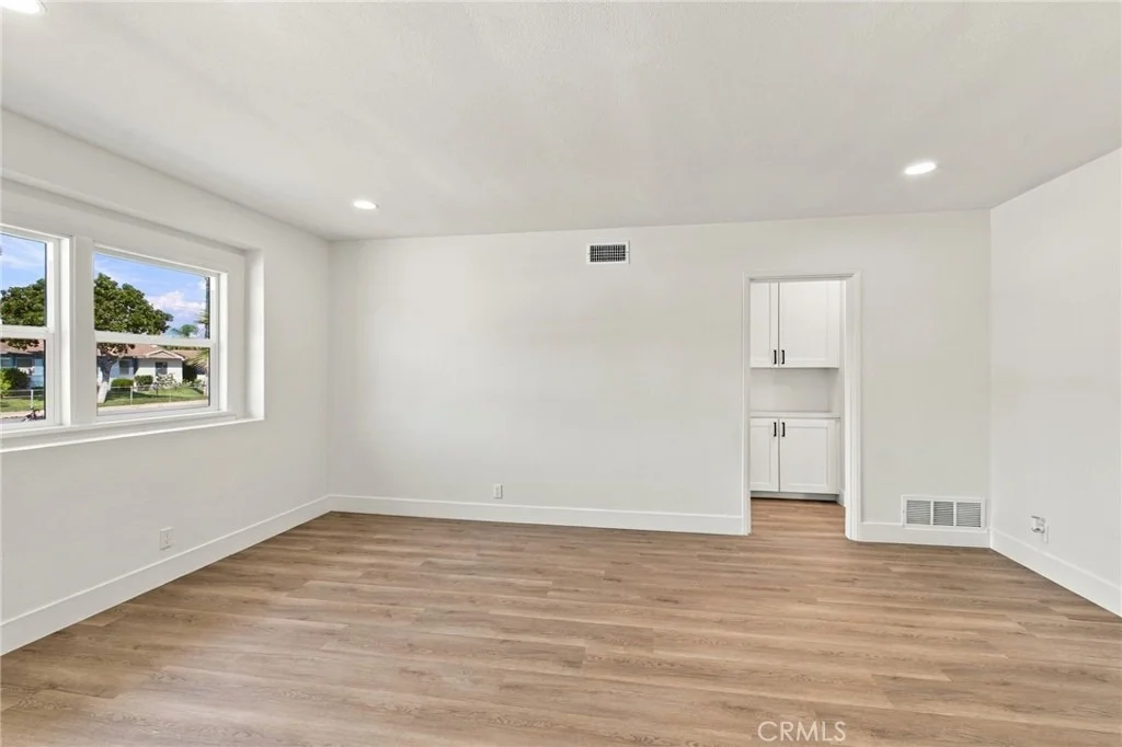 Photo of 6072 Grand Avenue