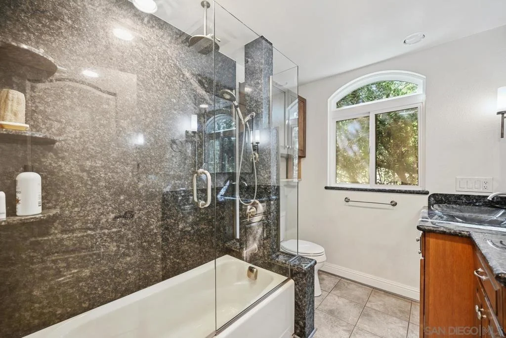 Photo of 4488 La Canada
