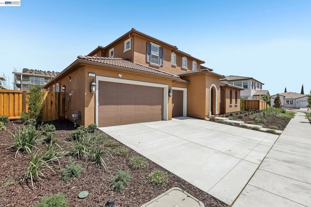 Photo of 421 Trellis Way