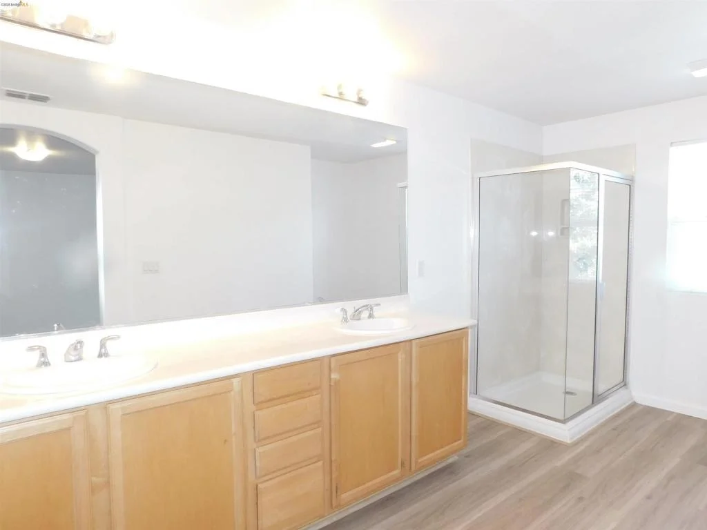 Photo of 639 Heritage Cir