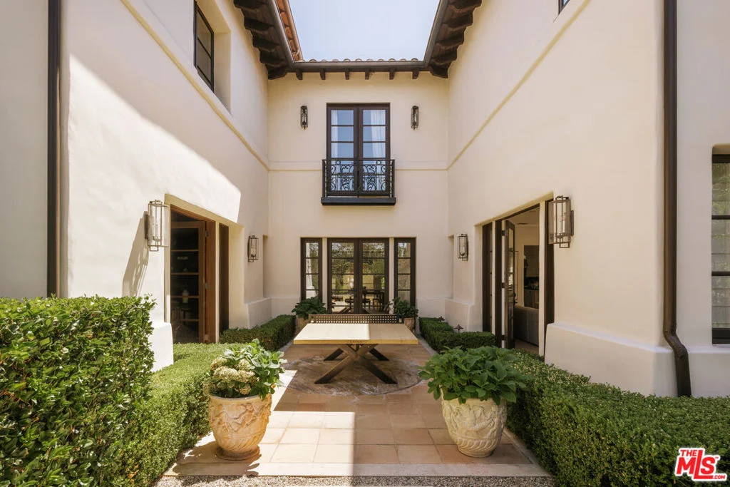 Photo of 2481 Summitridge Drive