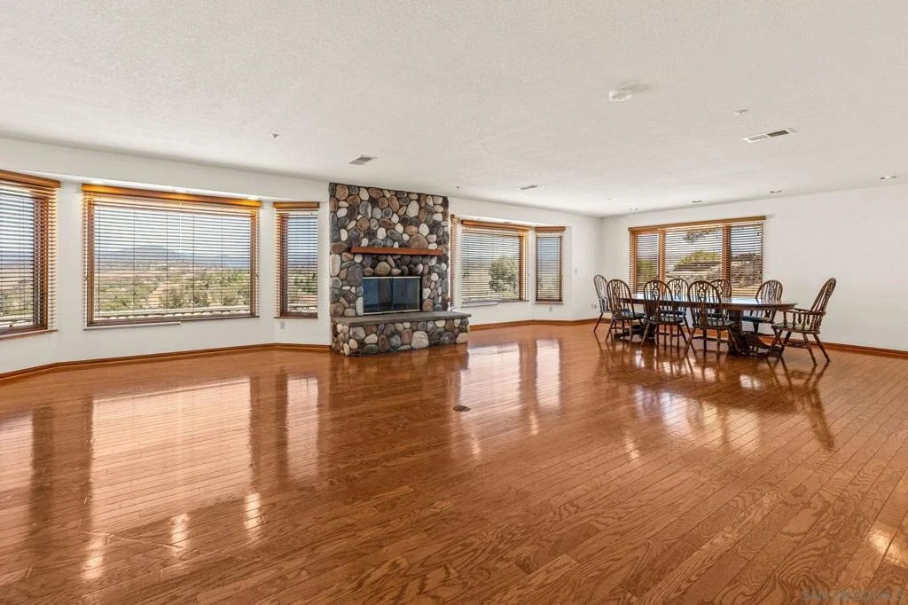 Photo of 25090 Oakana