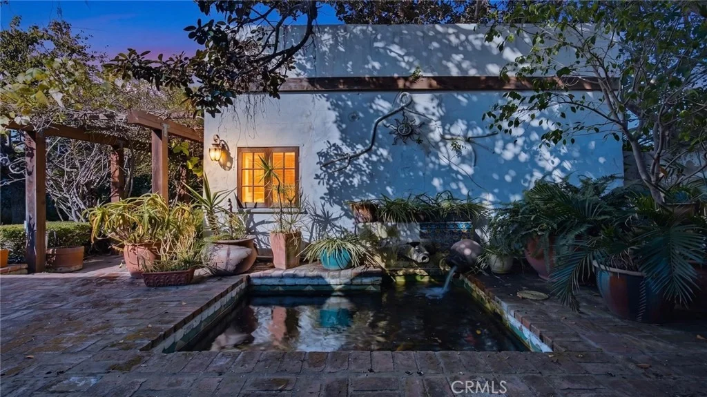 Photo of 2243 Cloverfield Boulevard