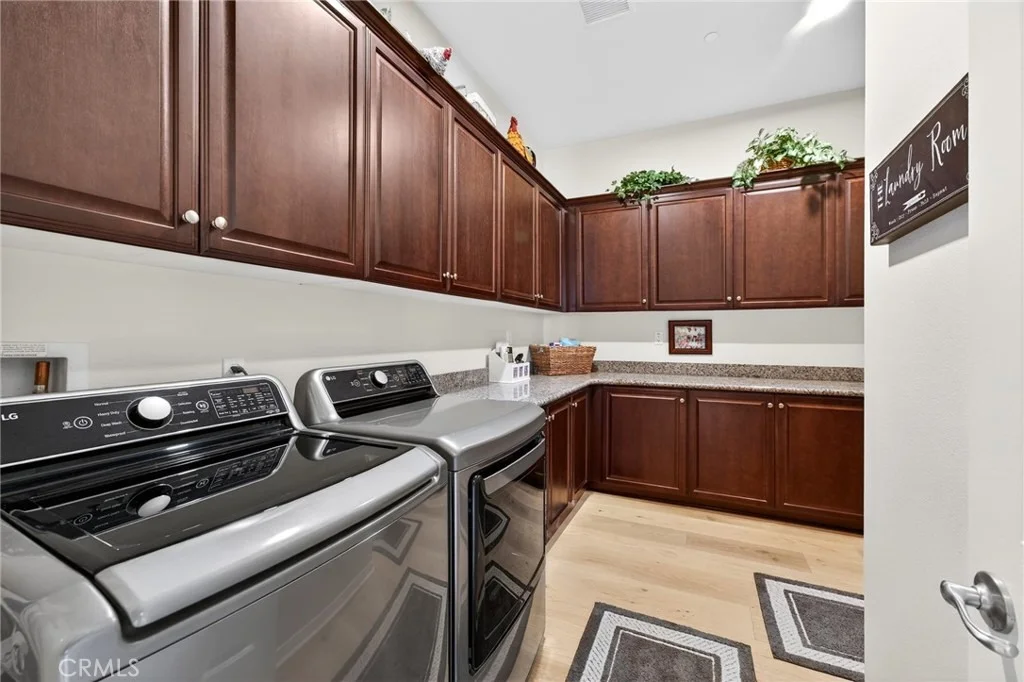 Photo of 370 Irvine
