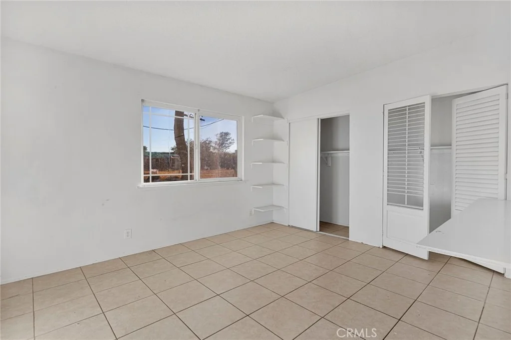 Photo of 17047 Eucalyptus Street