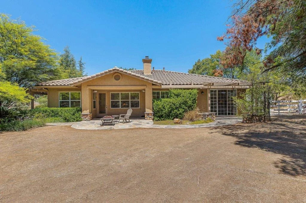 Photo of 2445 Southern Oak Road
