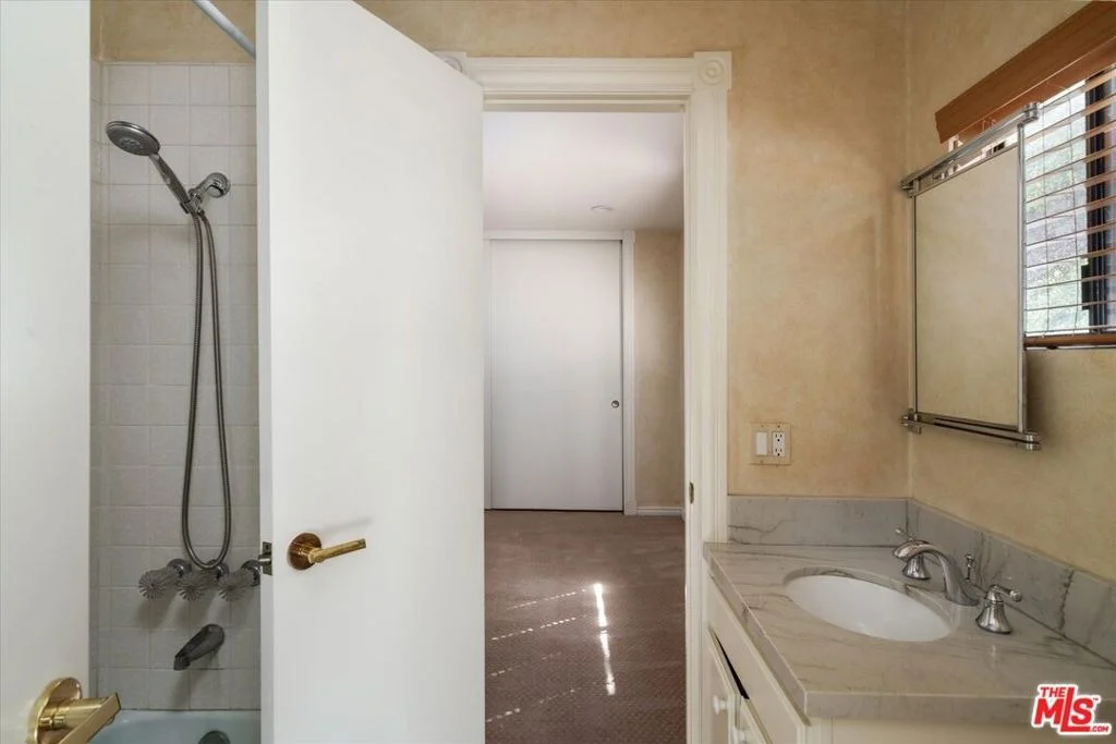 Photo of 2573 Benedict Canyon Drive