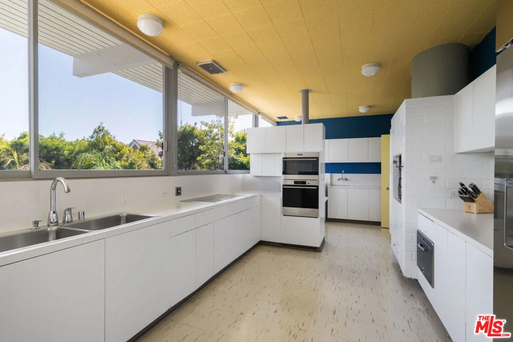 Photo of 1035 Summit Drive