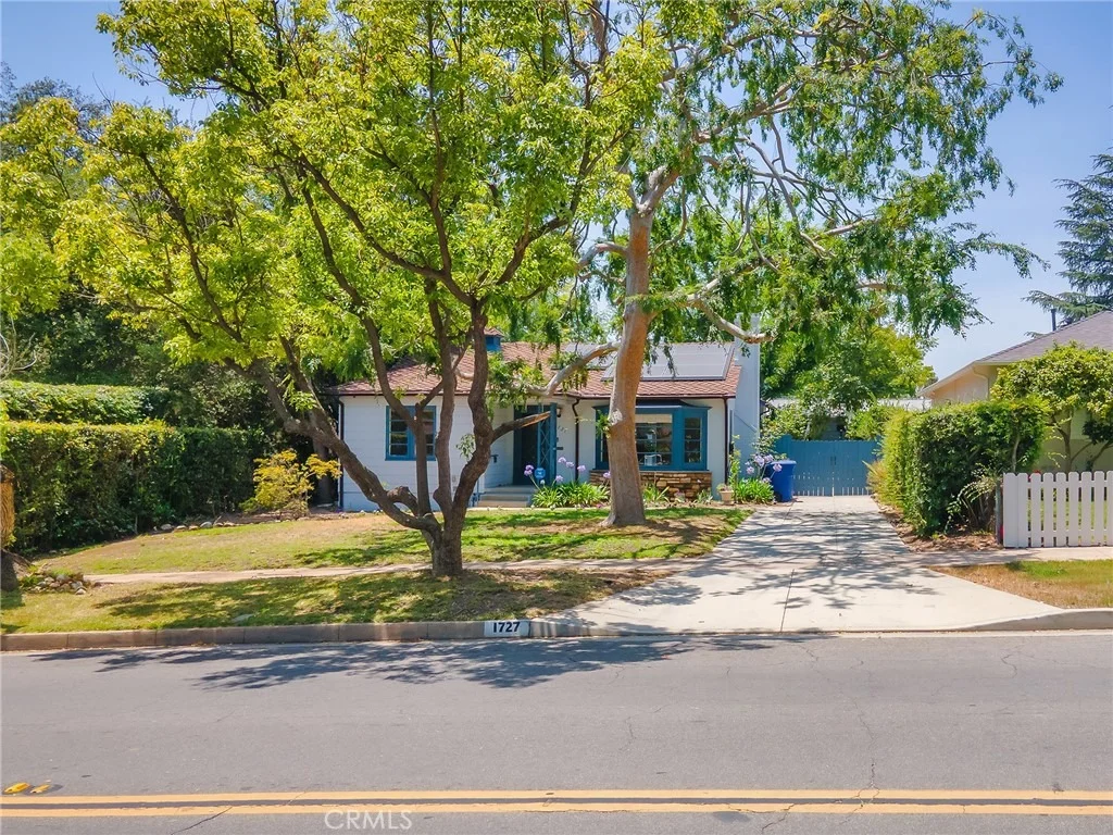 Photo of 1727 N Hill Avenue