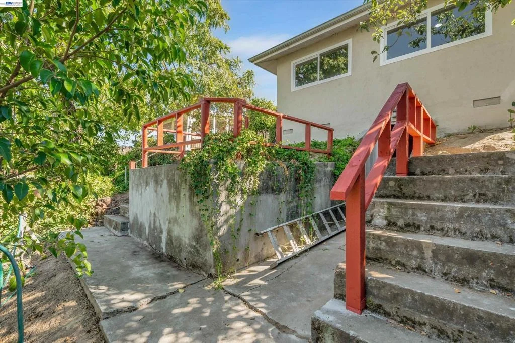Photo of 327 Kingston Ave